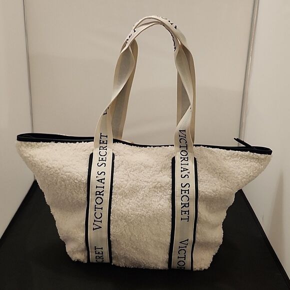 BRAND NEW VICTORIA'S SECRET LARGE TOTE BAG COZY PLUSH SHERPA FLEECE - Picture 2 of 12